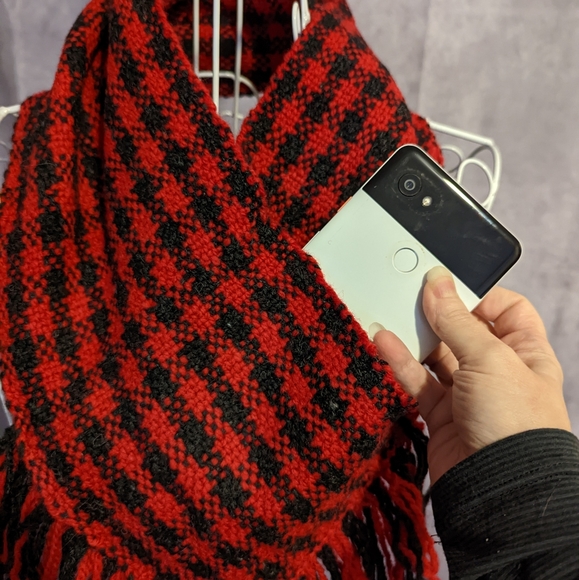 Handwoven Buffalo Plaid Cowl with a Pocket - Picture 7 of 7